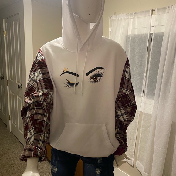 Upcycled wink thematic hoodie - Picture 2 of 5